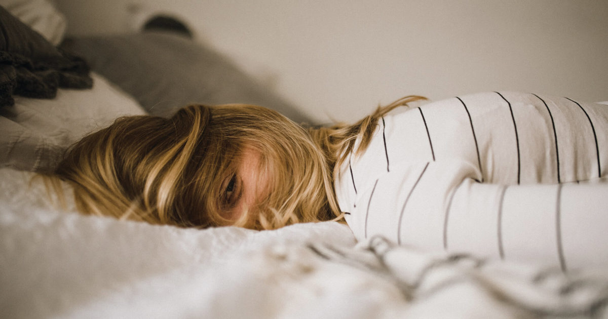 sleeping-woman-in-the-bed_2020